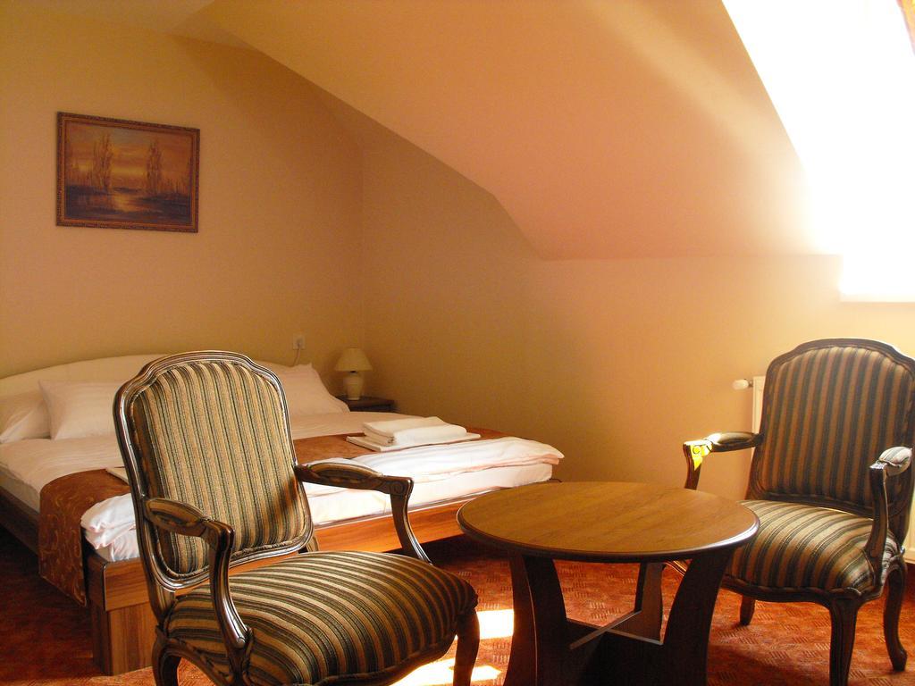Centrum Panzio Szentendre Bagian luar foto