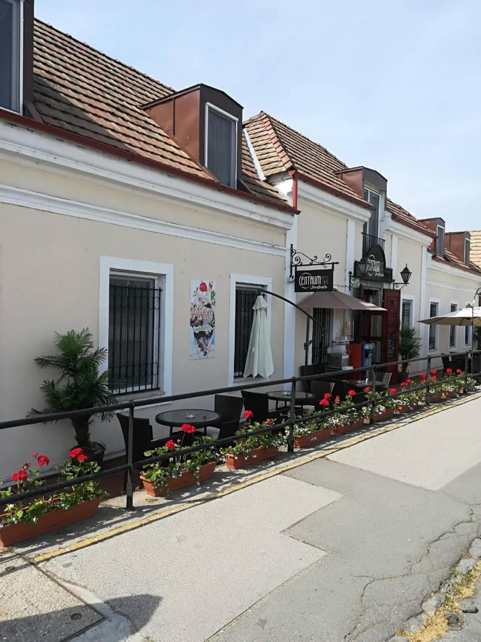 Centrum Panzio Szentendre Bagian luar foto